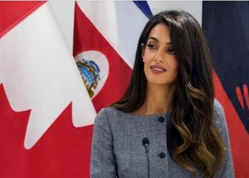 ONU : Amal Clooney prononce un discours sur des droits humains