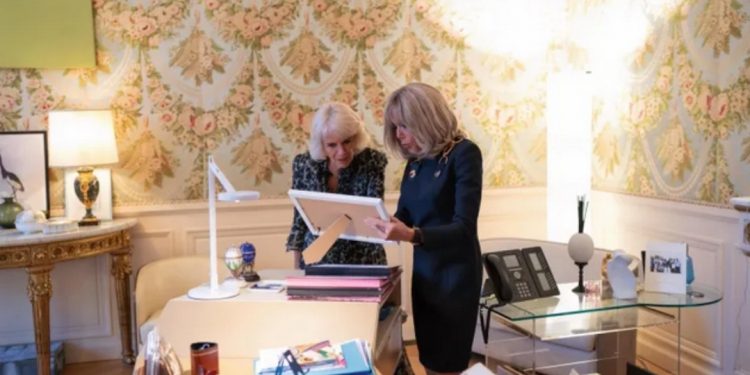 Brigitte Macron et Camilla : Les secrets de leur complicité 2 - Le Progrès Egyptien Brigitte Macron et Camilla : Les secrets de leur complicité 1 - Le Progrès Egyptien