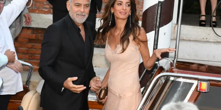 Amal Clooney à l’honneur à Venise, George aux petits soins 1 - Le Progrès Egyptien