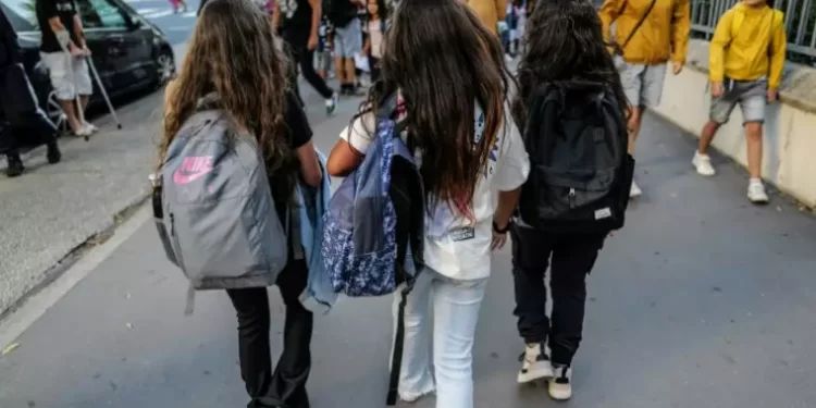 Abayas, pénurie d'enseignants: l'année scolaire démarre en France 2 - Le Progrès Egyptien Abayas, pénurie d'enseignants: l'année scolaire démarre en France 1 - Le Progrès Egyptien