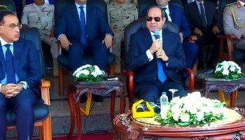 Al-Sissi passe en revue les équipements de soutien et d’aide humanitaire fournis à la Libye