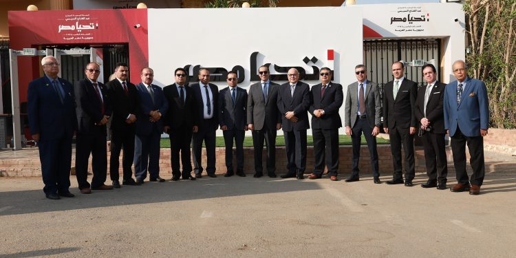 Présidentielle: Une délégation du Parti "Al-Ghad", en visite au QG du candidat Al-Sissi 2 - Le Progrès Egyptien Présidentielle: Une délégation du Parti "Al-Ghad", en visite au QG du candidat Al-Sissi 1 - Le Progrès Egyptien