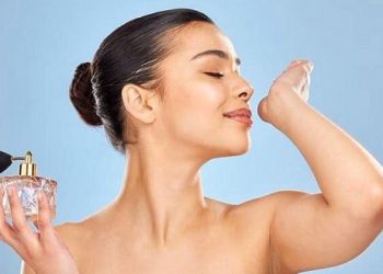 Le parfum possède son étiquette(2)