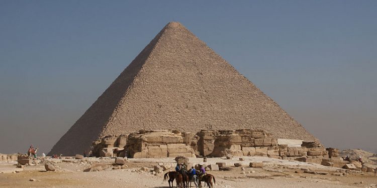 7 merveilles du monde antique : La pyramide de Khéops, la seule à défier le Temps 2 - Le Progrès Egyptien 7 merveilles du monde antique : La pyramide de Khéops, la seule à défier le Temps 1 - Le Progrès Egyptien