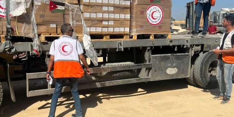 Croissant-Rouge : Plus de 84 camions transportant des aides alimentaire et humanitaire acheminés vers Gaza 2 - Le Progrès Egyptien Croissant-Rouge : Plus de 84 camions transportant des aides alimentaire et humanitaire acheminés vers Gaza 1 - Le Progrès Egyptien