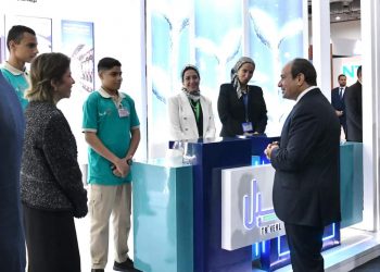 Al-Sissi effectue une tournée d’inspection dans le salon international de l’industrie