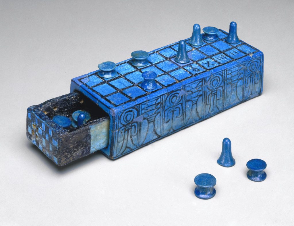 Néfertari joue au senet 4 - Le Progrès Egyptien Néfertari joue au senet 3 - Le Progrès Egyptien