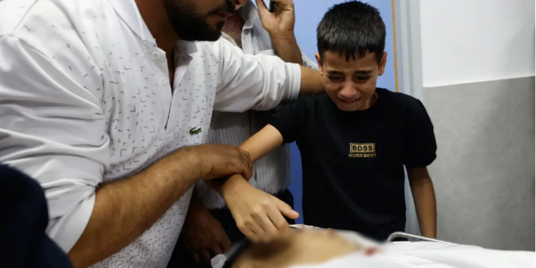 Les Gazaouis, plongés dans la peur, tentent de trouver refuge 2 - Le Progrès Egyptien Les Gazaouis, plongés dans la peur, tentent de trouver refuge 1 - Le Progrès Egyptien