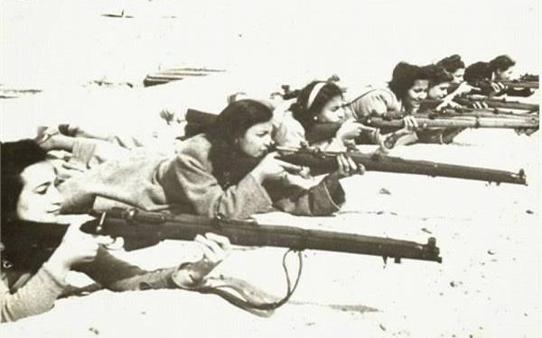 50ans : La femme, la main douce et solidaire à la victoire du 6 octobre 2 - Le Progrès Egyptien 50ans : La femme, la main douce et solidaire à la victoire du 6 octobre 1 - Le Progrès Egyptien