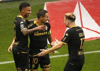 Ligue 1: Monaco reste leader, Nice toujours invaincu