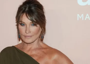 Carla Bruni révèle avoir vaincu un cancer du sein il y a quatre ans