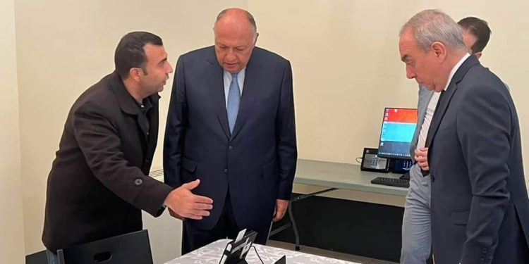 Choucri inspecte les préparatifs, dans l'ambassade d'Egypte à Paris, pour le vote à la présidentielle 2 - Le Progrès Egyptien Choucri inspecte les préparatifs, dans l'ambassade d'Egypte à Paris, pour le vote à la présidentielle 1 - Le Progrès Egyptien