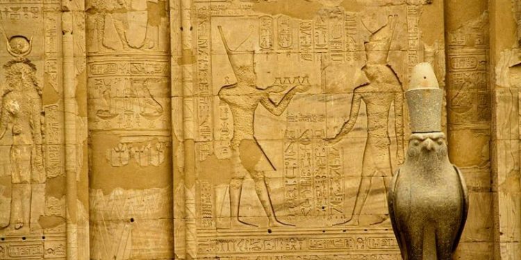 Horus, le dieu faucon ! 2 - Le Progrès Egyptien Horus, le dieu faucon ! 1 - Le Progrès Egyptien