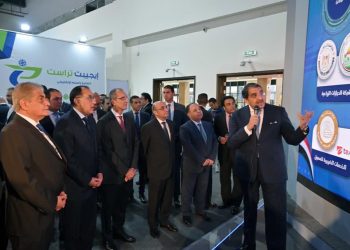 Madbouli inspecte le salon international des technologies au MO et en Afrique