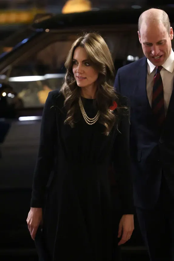 Kate et William, entourés de la famille royale, honorent les soldats disparus 6 - Le Progrès Egyptien Kate et William, entourés de la famille royale, honorent les soldats disparus 5 - Le Progrès Egyptien