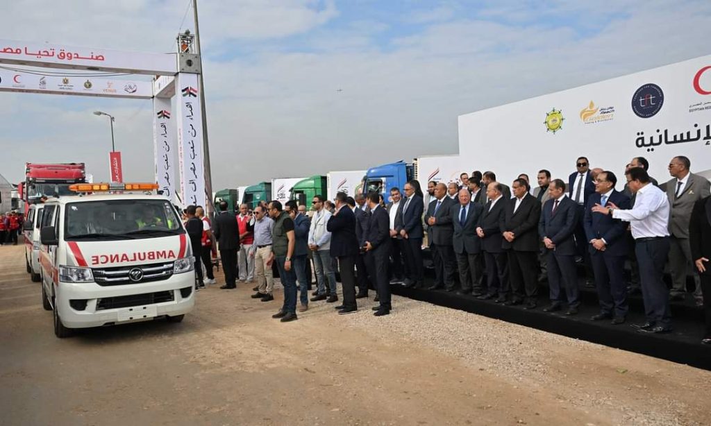 Madbouli inspecte un convoi humanitaire pour Gaza 20 - Le Progrès Egyptien Madbouli inspecte un convoi humanitaire pour Gaza 19 - Le Progrès Egyptien
