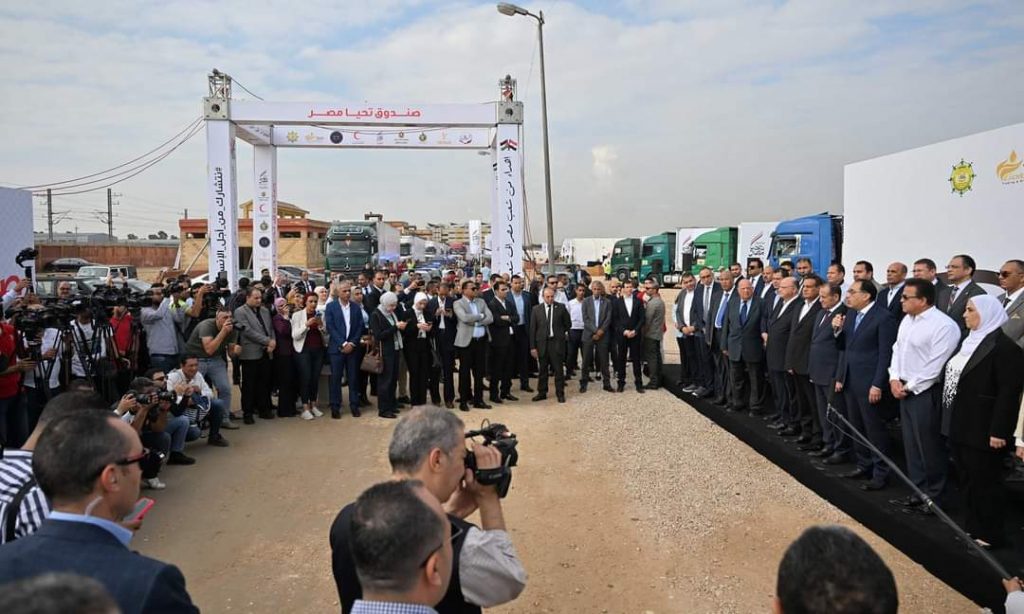 Madbouli inspecte un convoi humanitaire pour Gaza 8 - Le Progrès Egyptien Madbouli inspecte un convoi humanitaire pour Gaza 7 - Le Progrès Egyptien