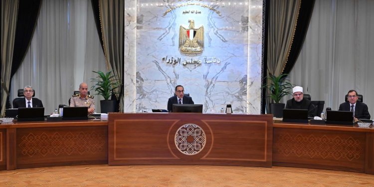 Madbouli examine nombre de dossiers importants 2 - Le Progrès Egyptien Madbouli examine nombre de dossiers importants 1 - Le Progrès Egyptien