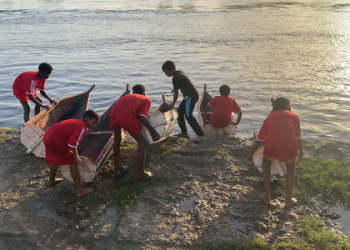 Assouan : Ils construisent un bateau en une heure et chantent dans les langues du monde !