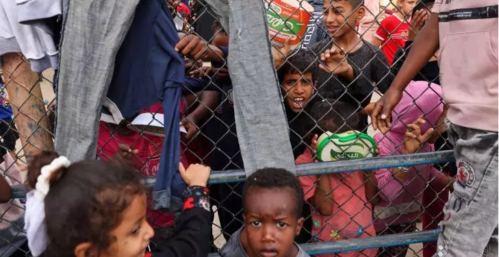 Les déplacés de Gaza dans la poussière, le froid et la faim 1 - Le Progrès Egyptien