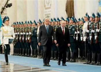 Poutine au Kazakhstan pour cimenter son influence