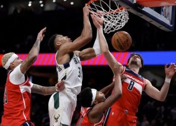 NBA : Antetokounmpo énorme, Wembanyama discret