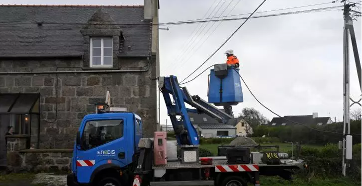France-Tempêtes Ciaran et Domingos : Des foyers privés d’électricité 2 - Le Progrès Egyptien France-Tempêtes Ciaran et Domingos : Des foyers privés d’électricité 1 - Le Progrès Egyptien