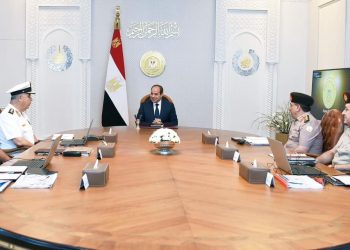 Le Président Al-Sissi se réunit avec de hauts commandants militaires