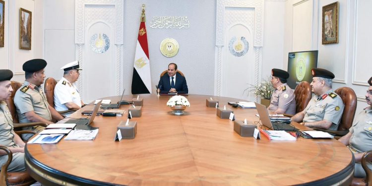 Le Président Al-Sissi se réunit avec de hauts commandants militaires 1 - Le Progrès Egyptien