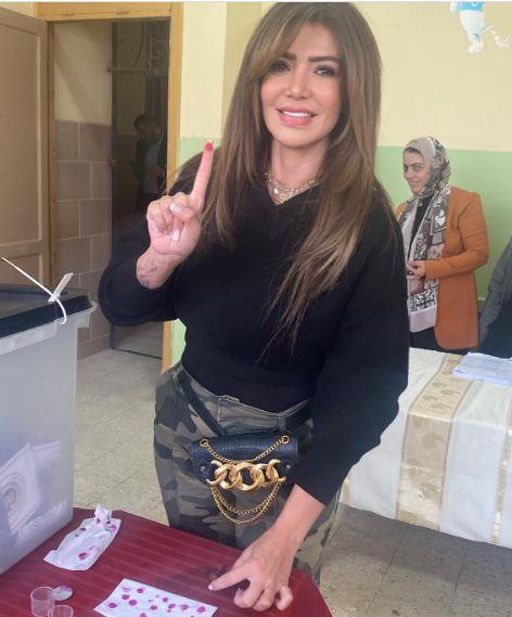 Présidentielle 2024 : Les stars du cinéma et de la chanson continuent à se rendre aux bureaux de vote 8 - Le Progrès Egyptien Présidentielle 2024 : Les stars du cinéma et de la chanson continuent à se rendre aux bureaux de vote 7 - Le Progrès Egyptien