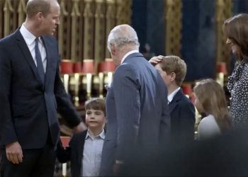 Charles III, rare moment de complicité avec ses petits-enfants