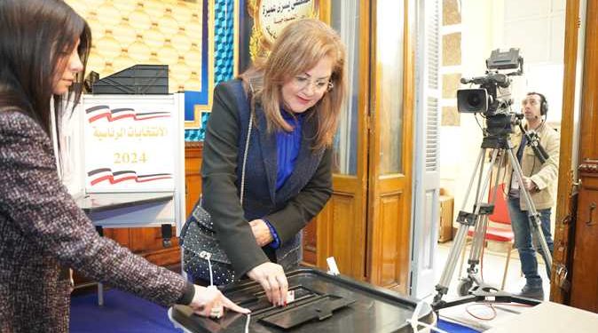 Présidentielle 2024 : la ministre du Plan vote à Héliopolis 2 - Le Progrès Egyptien Présidentielle 2024 : la ministre du Plan vote à Héliopolis 1 - Le Progrès Egyptien