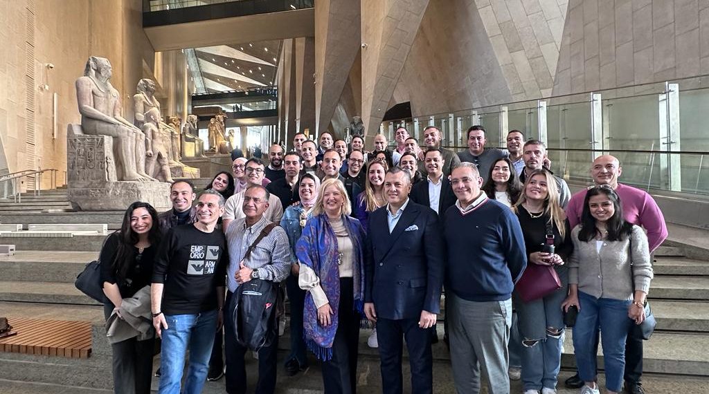 Le ministre du Tourisme rencontre des touristes égyptiens et étrangers 2 - Le Progrès Egyptien Le ministre du Tourisme rencontre des touristes égyptiens et étrangers 1 - Le Progrès Egyptien