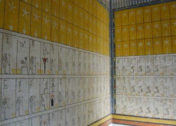 KV34, le tombeau caché dans les plis de la montagne !