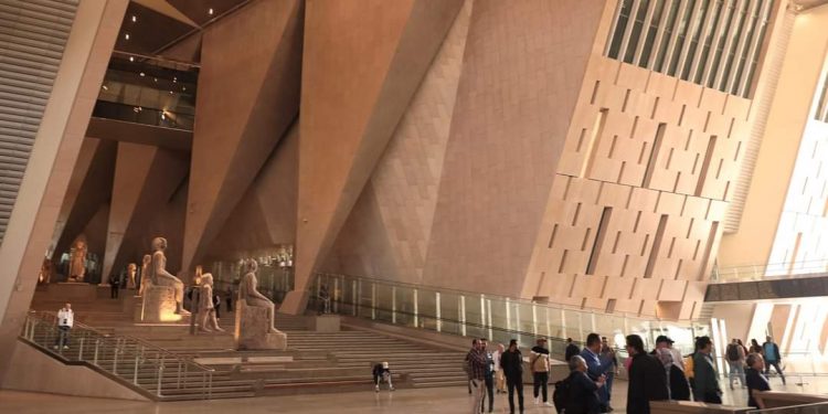 Le Grand Escalier … Un voyage à travers le temps 2 - Le Progrès Egyptien Le Grand Escalier … Un voyage à travers le temps 1 - Le Progrès Egyptien