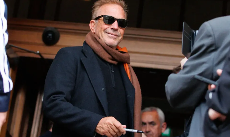 Kevin Costner semble avoir trouvé l’amour 1 - Le Progrès Egyptien