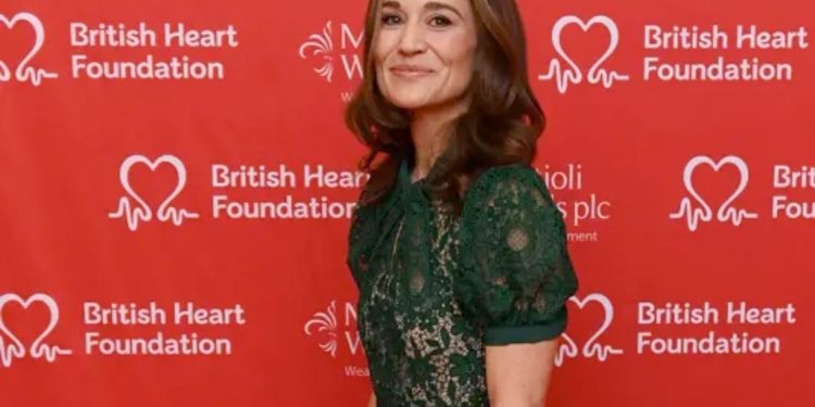 Pippa Middleton de sortie, look de Noël maîtrisé à Londres 1 - Le Progrès Egyptien