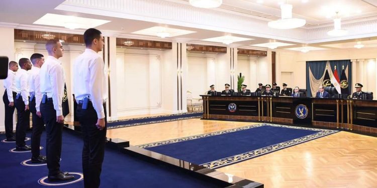 Al-Sissi : Il est nécessaire de préparer une nouvelle génération distinguée de policiers 2 - Le Progrès Egyptien Al-Sissi : Il est nécessaire de préparer une nouvelle génération distinguée de policiers 1 - Le Progrès Egyptien