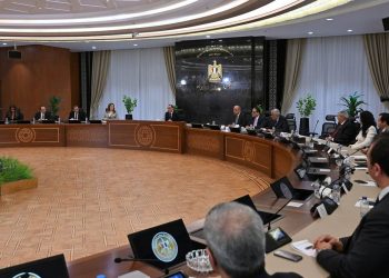 Examen du plan pour encourager le secteur touristique