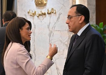 Examen du plan pour encourager le secteur touristique