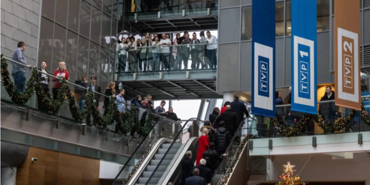 Pologne : Licenciement de l’équipe dirigeante des médias publics 1 - Le Progrès Egyptien