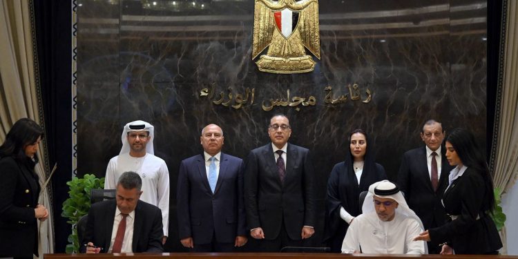 Madbouli assiste à la signature du contrat final sur le développement du terminal polyvalent Safaga 2 1 - Le Progrès Egyptien