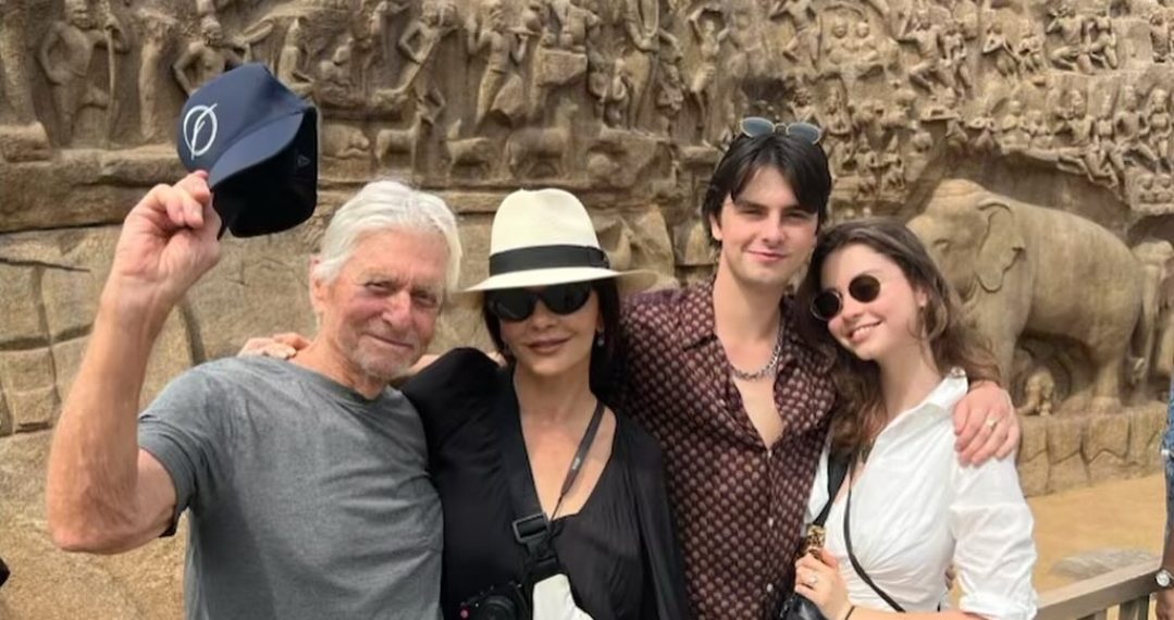 Michael Douglas et Catherine Zeta-Jones, Nouvel An en Inde 1 - Le Progrès Egyptien