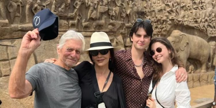 Michael Douglas et Catherine Zeta-Jones, Nouvel An en Inde 2 - Le Progrès Egyptien Michael Douglas et Catherine Zeta-Jones, Nouvel An en Inde 1 - Le Progrès Egyptien