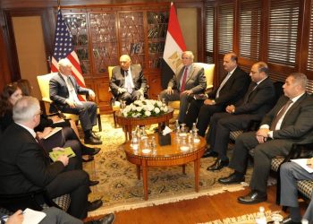 Choucri s’entretient avec des sénateurs américains