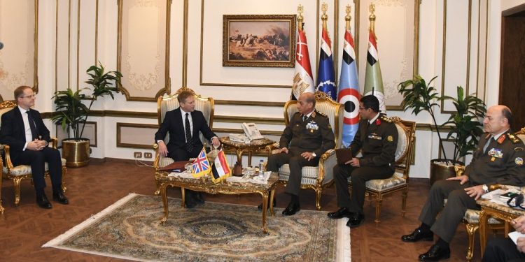 Le ministre de la Défense s'entretient avec son homologue britannique 1 - Le Progrès Egyptien