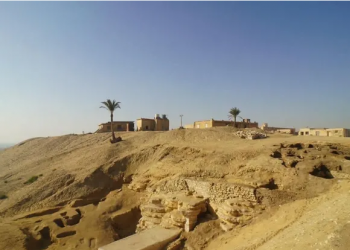 La statue enfantine du “Dieu du Silence” découverte à saqqarah