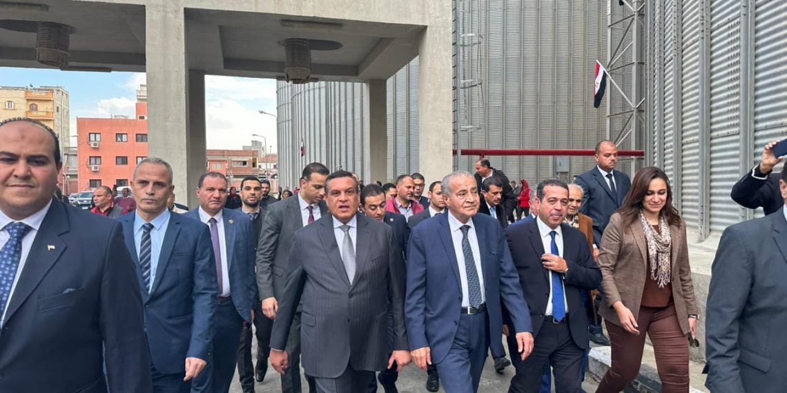 Les ministres du Développement local et du Commerce Intérieur inspectent le silo de Béheira 1 - Le Progrès Egyptien