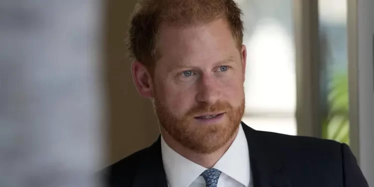 Pourquoi le prince Harry sera-t-il bientôt décoré par John Travolta? 1 - Le Progrès Egyptien