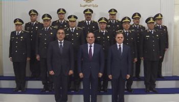 Journée de la Police : Al-Sissi pose pour une photo souvenir